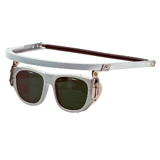 O modelo de óculos 101 da Medop para uma excelente proteção contra impactos, radiação de soldadura e infravermelha. 